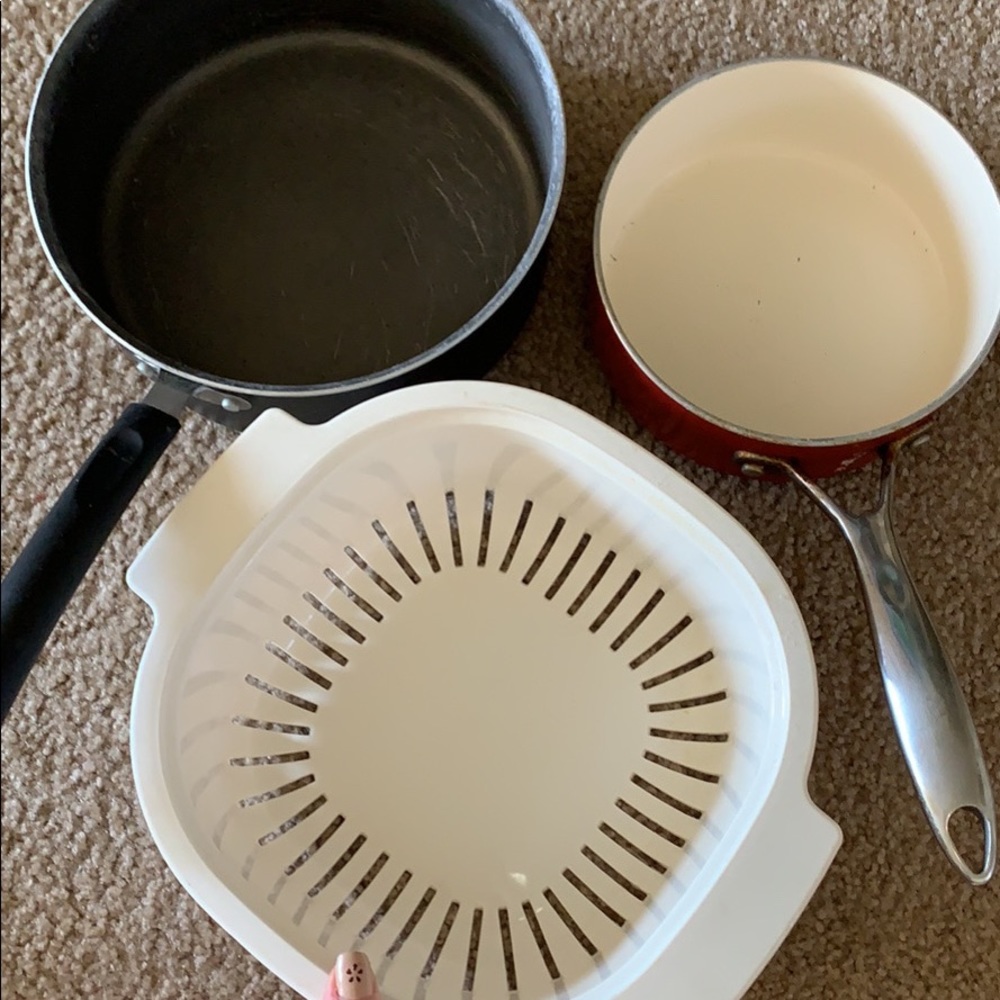 Kitchen Pots and Strainer